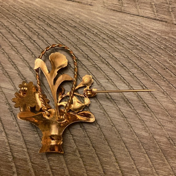 Vintage Gold Tone Enamel Flower Basket Pin - Picture 4 of 6